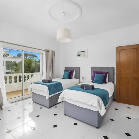 Villa Duas Sentinelas By *