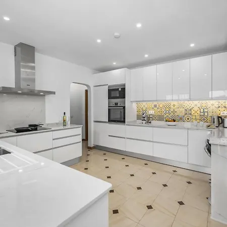 Duas Sentinelas By Cabeco de Camara