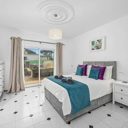 Duas Sentinelas By Cabeco de Camara