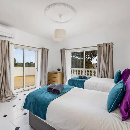 Duas Sentinelas By Villa