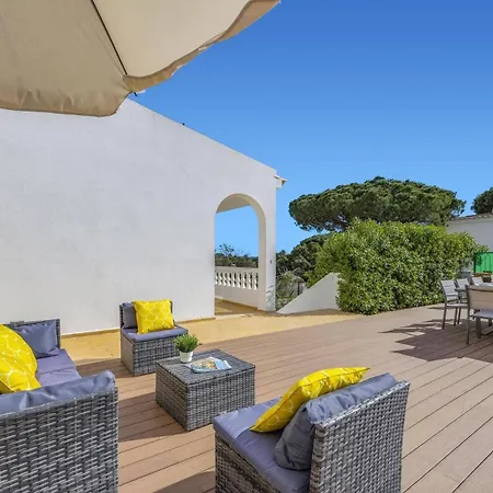 Villa Duas Sentinelas By *