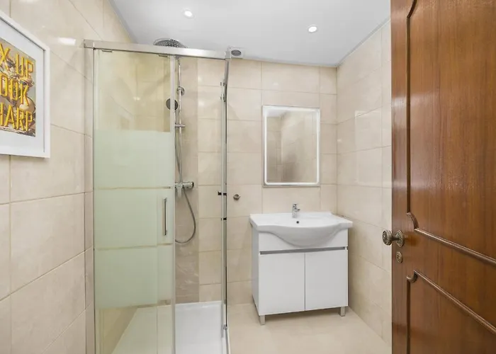 Duas Sentinelas By Villa Cabeco de Camara