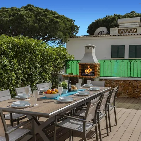 Villa Duas Sentinelas By *