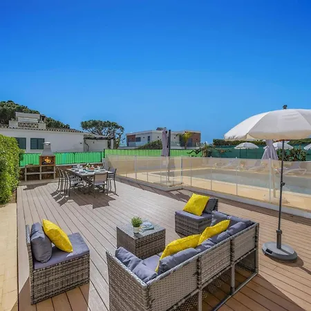 Duas Sentinelas By Villa *