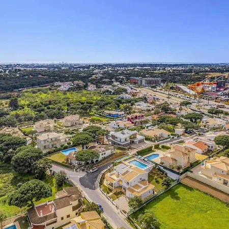 Duas Sentinelas By Villa Cabeco de Camara